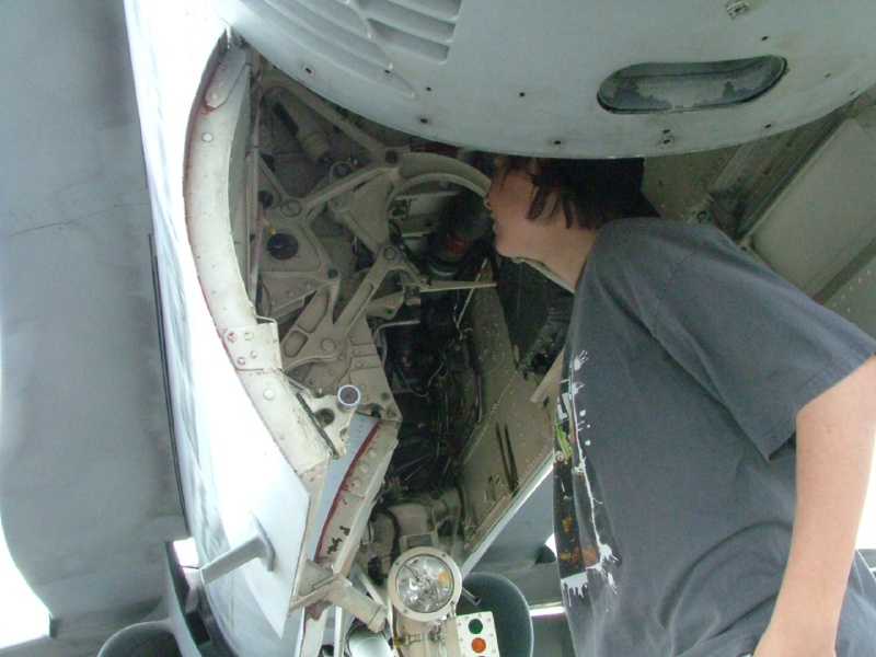 F/A 18 Nose Gear